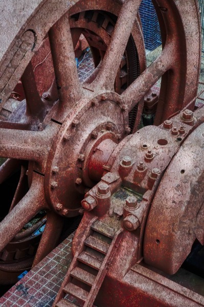 Steel-Stacks-Giant-Gears